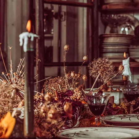 לינה וארוחת בוקר Cucuti 4*