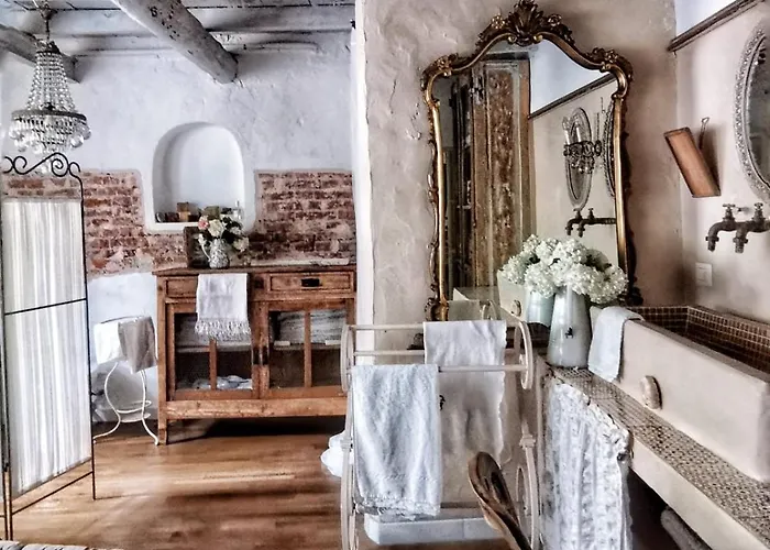 לינה וארוחת בוקר Cucuti 4*