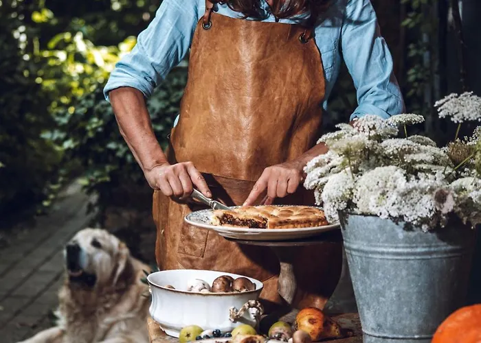 לינה וארוחת בוקר Cucuti 4*